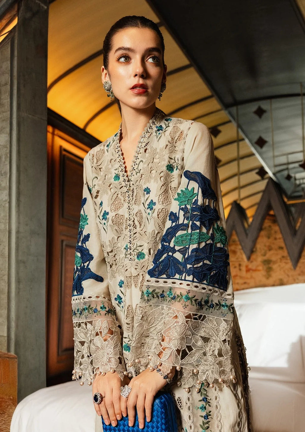 Embroidered Dhanak 3-Piece Suit with Embroidered Shawl D-077 - product photo 3