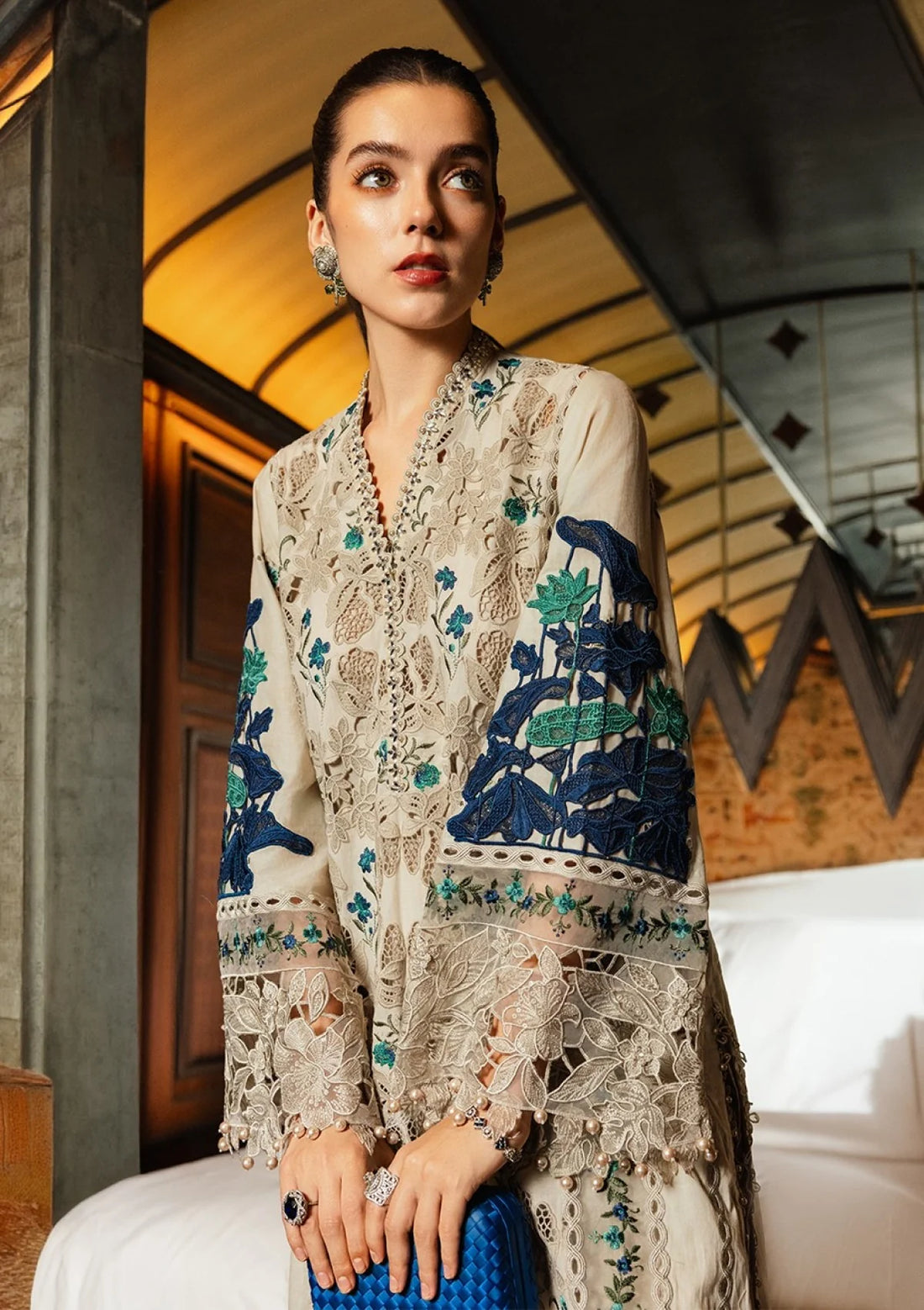 Embroidered Dhanak 3-Piece Suit with Embroidered Shawl D-077 - product photo 3